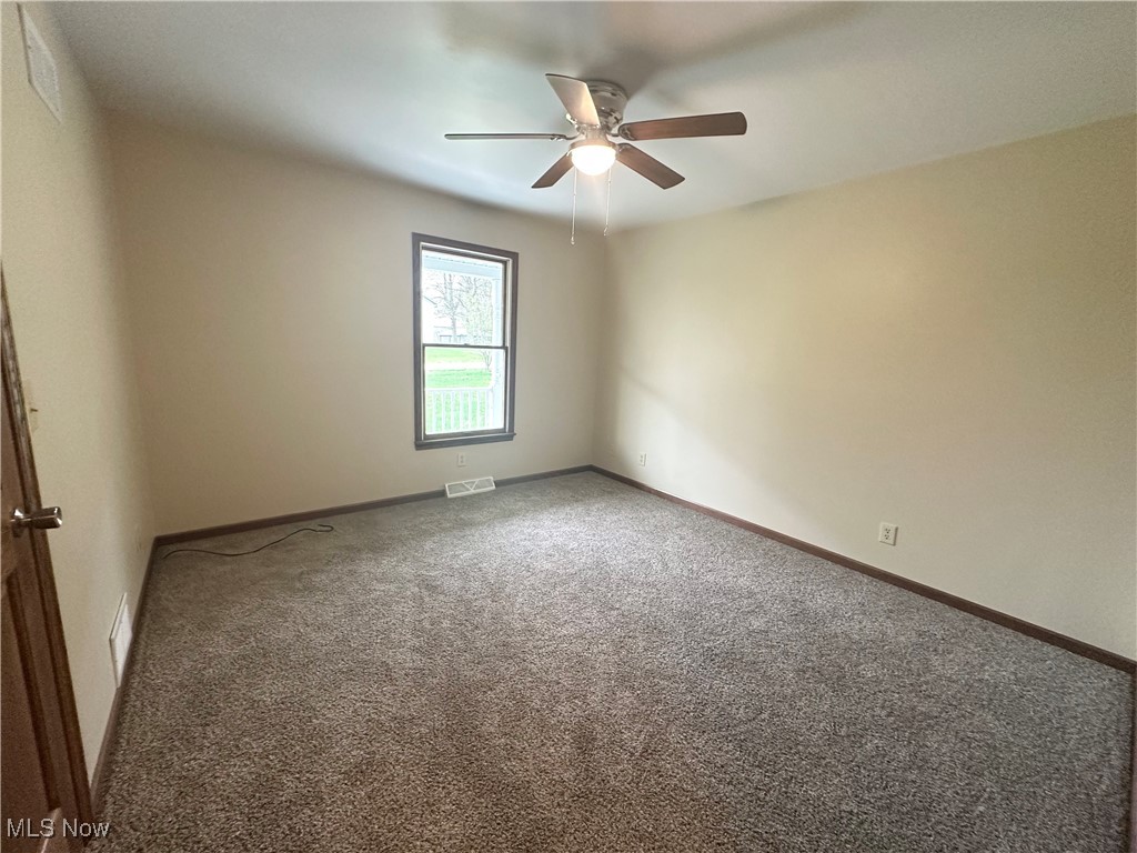 5869 Amy Boyle Road, Brookfield, Ohio image 19