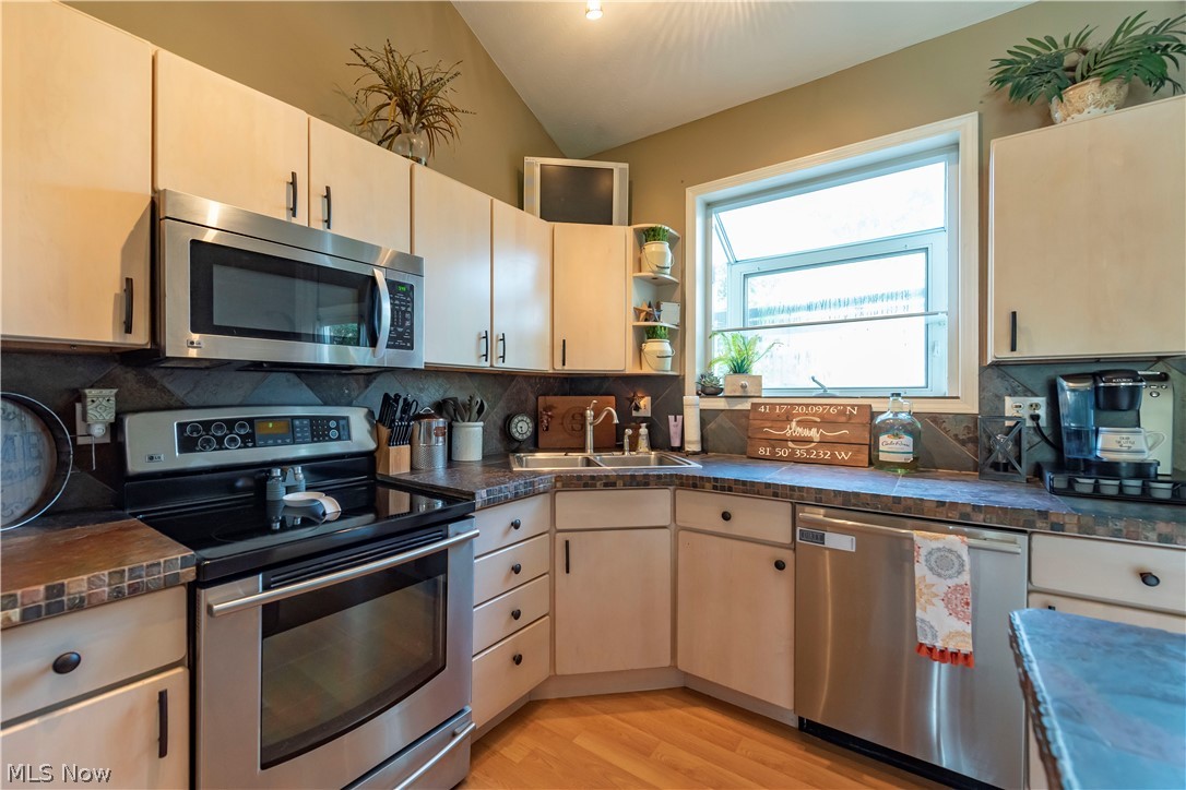 Drake Dev Inc Estates - Residential