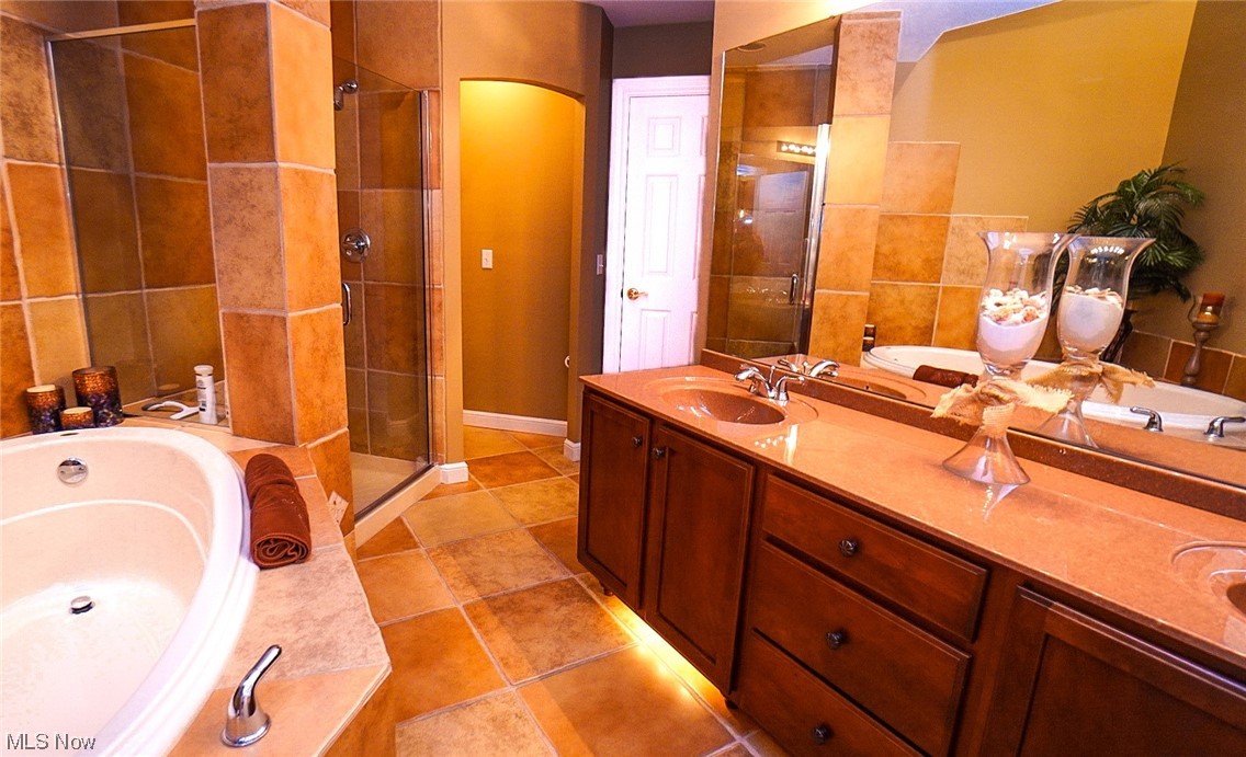 Back Bay/Arrowhead Condo - Residential