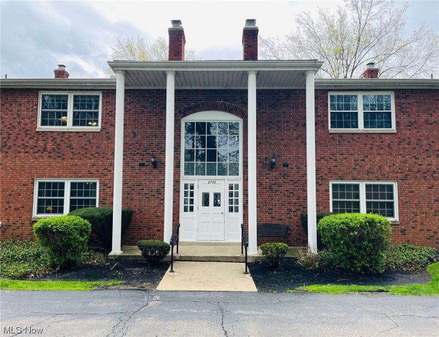 Charming 2 bedroom 2 bath condo on a quiet cul-de-sac street in Rocky River. As you enter you will find a spacious living room with gas fireplace. Main bedroom has a large walk-in closet and attached half bath. Updated bathrooms and carpet throughout