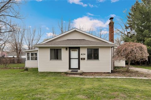 Tiny photo for 424 Woodstock Road, Eastlake, OH 44095 (MLS # 5180576)