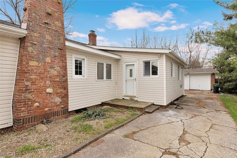 Tiny photo for 424 Woodstock Road, Eastlake, OH 44095 (MLS # 5180576)