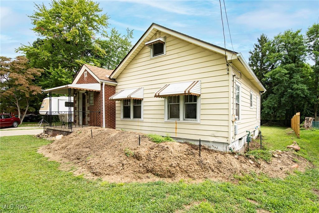 Photo of 411 Eastlawn Street, Geneva, OH 44041 (MLS # 5178168)