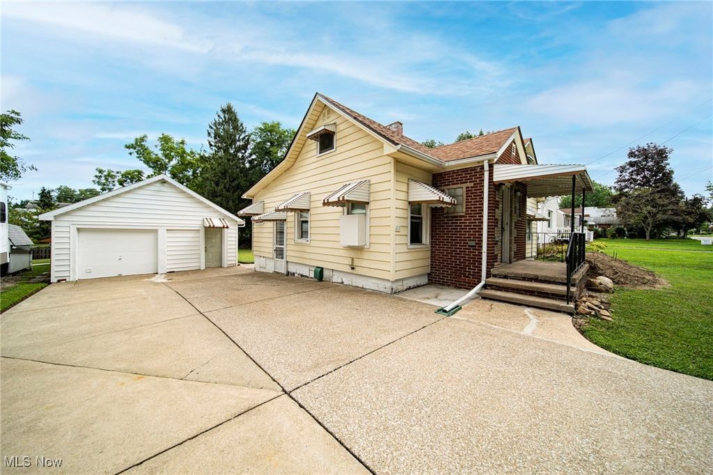 Photo of 411 Eastlawn Street, Geneva, OH 44041 (MLS # 5178168)