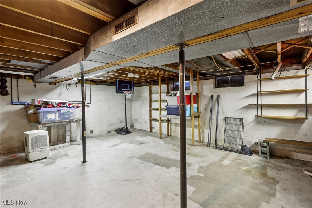 6008 Douglas Drive, Madison, Ohio image 37