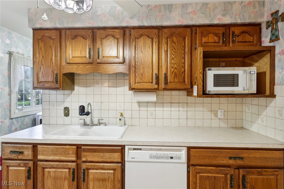 6008 Douglas Drive, Madison, Ohio image 18