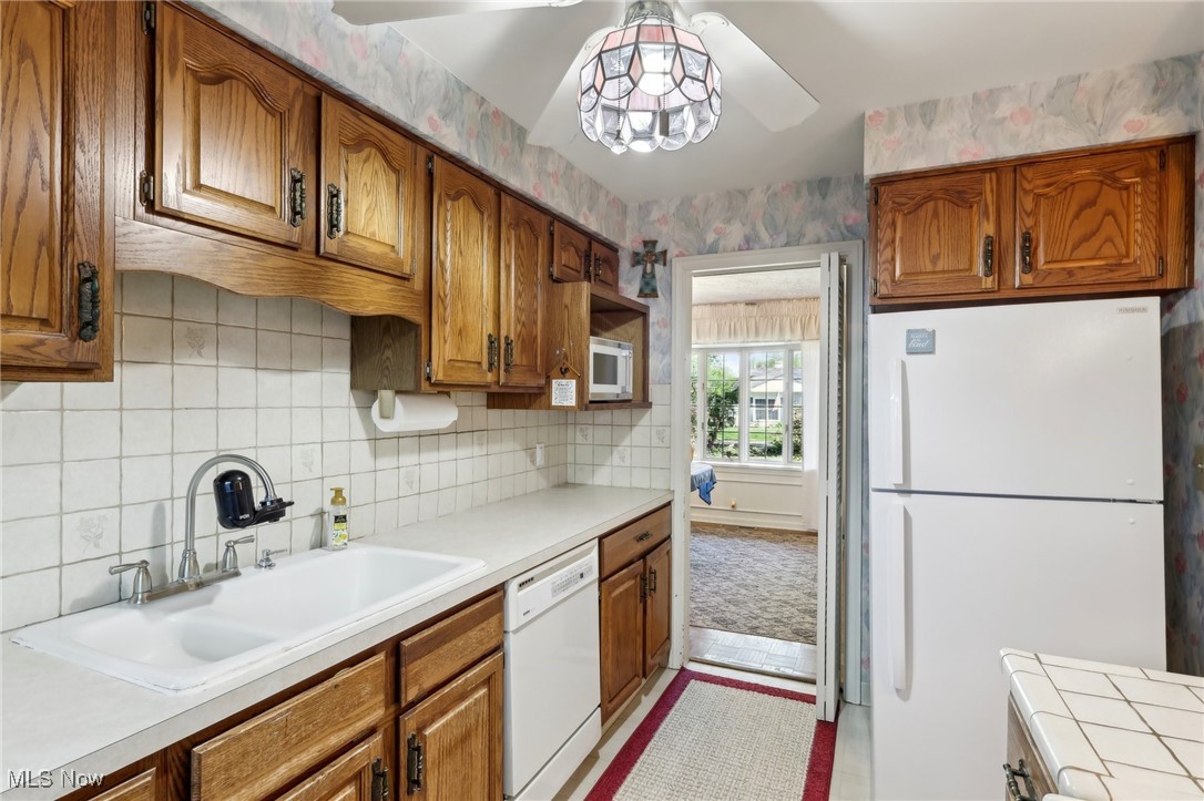 6008 Douglas Drive, Madison, Ohio image 20