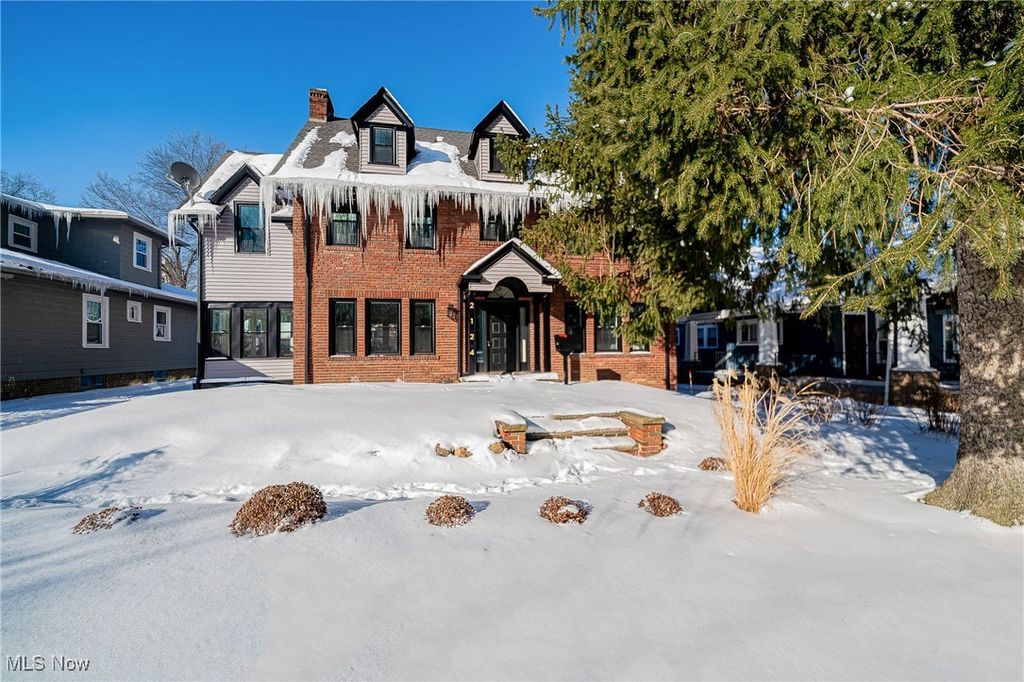 Photo of 2124 Lamberton Road, Cleveland Heights, OH 44118 (MLS # 5185049)