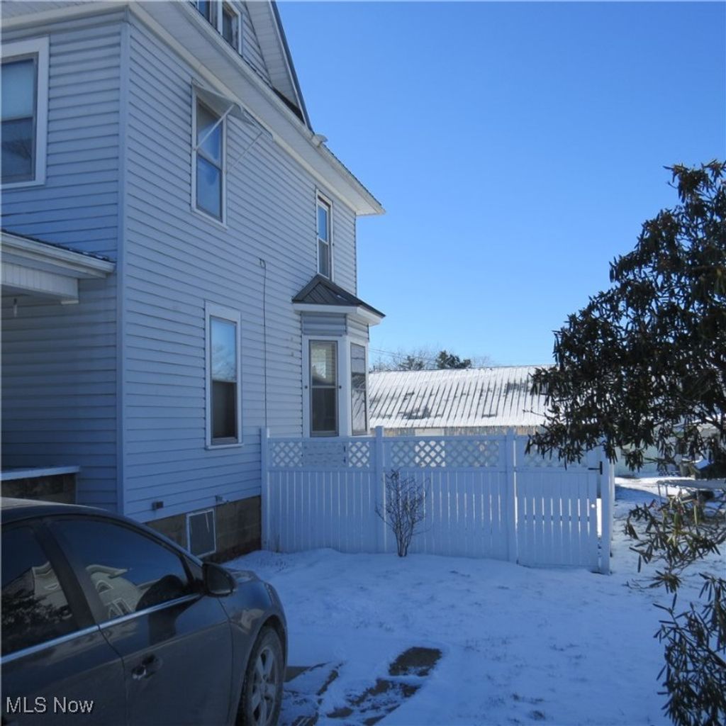 Photo of 24 4th Street SE, Carrollton, OH 44615 (MLS # 5181685)