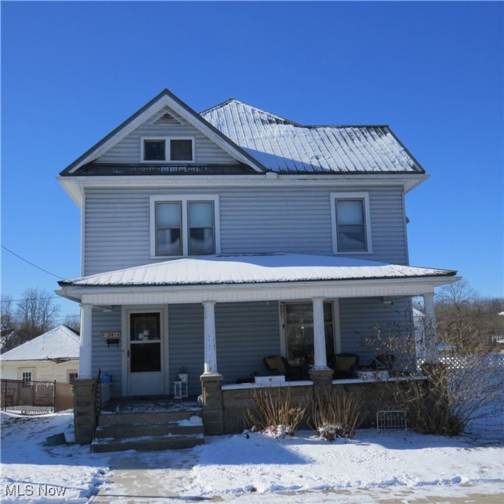 Photo of 24 4th Street SE, Carrollton, OH 44615 (MLS # 5181685)