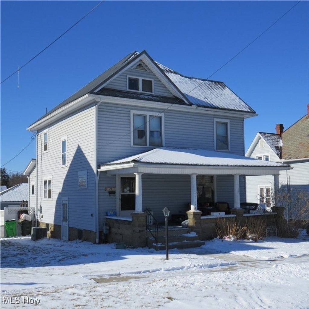 Photo of 24 4th Street SE, Carrollton, OH 44615 (MLS # 5181685)