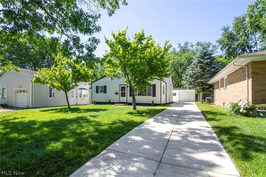 Photo of 9313 Crestwood Drive, Cleveland, OH 44130 (MLS # 5217624)