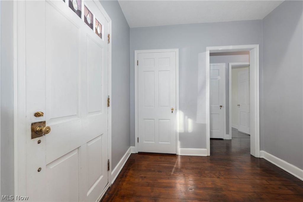 Photo of 1210 Lennox Avenue NE, Massillon, OH 44646 (MLS # 5192156)