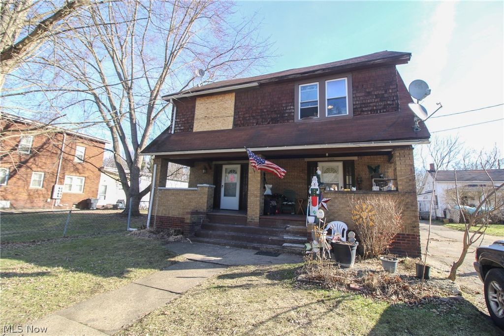 Photo of 2226 Mahoning Avenue, Warren, OH 44483 (MLS # 5189377)