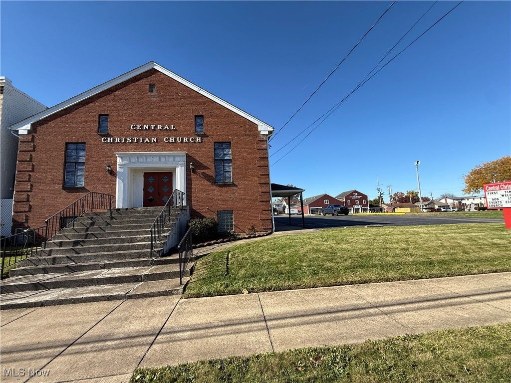 Photo of 44 S Main Street, Hubbard, OH 44425 (MLS # 5168179)