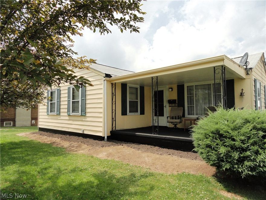 Adorable Well Maintained 3 BR/2 Bath home on nice corner lot w/detached 2.5 car garage features eat in kitchen w/newer appliances, LR/DR combo, remodeled bath, spacious Rec Rm + Family Rm.  Updates include new electric, Energy efficient furnace & A/C -10/15/14.  Home is move in ready.  Home Warranty Included.