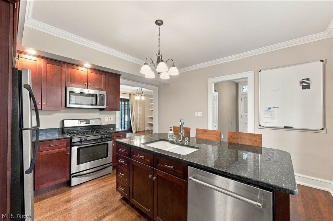 2469 Overlook Road 7