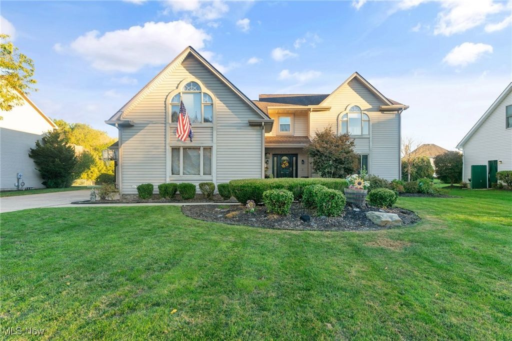 Photo of 2319 Hunters Ridge, Boardman, OH 44512 (MLS # 5165758)