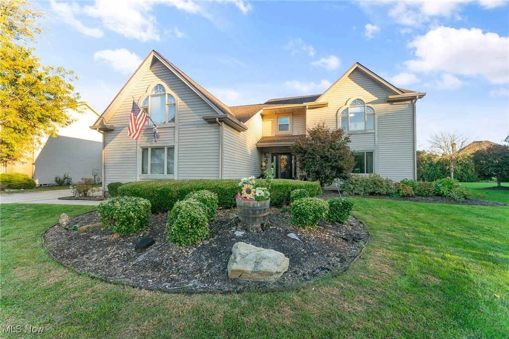 Photo of 2319 Hunters Ridge, Boardman, OH 44512 (MLS # 5165758)