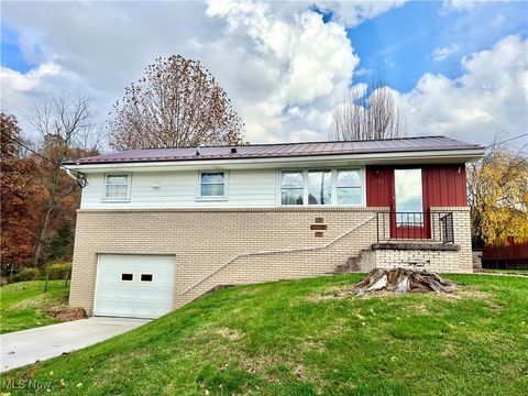 Homes For Sale - 102 Northview Court Ct<br/> Hancock County, Weirton, WV 26062