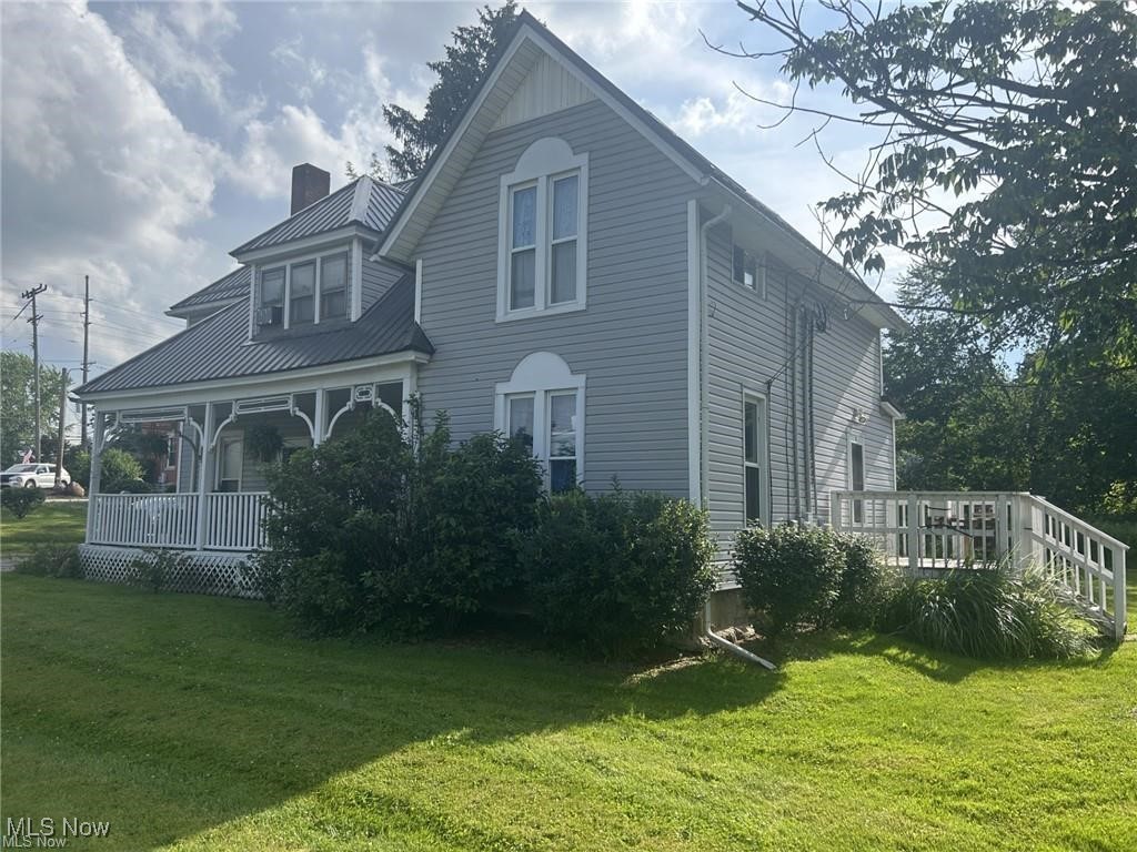 This three-unit apartment dwelling has established renters. The current monthly rent totals $1,700. All units have outdoor lighting. Metal roof installed in 2020. This is a great investment and income property. All renters are on a month-to-month basis. Call today to secure this investment property