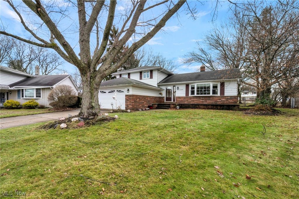 Photo of 6366 Dunfield Drive, Mayfield Heights, OH 44143 (MLS # 5181283)