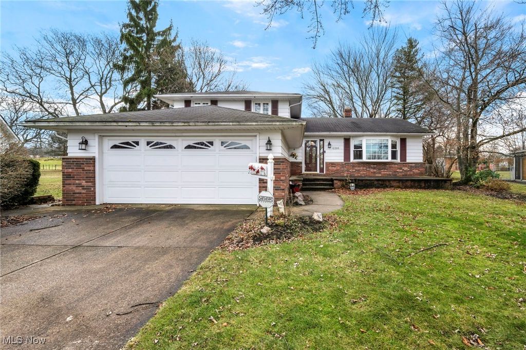 Photo of 6366 Dunfield Drive, Mayfield Heights, OH 44143 (MLS # 5181283)
