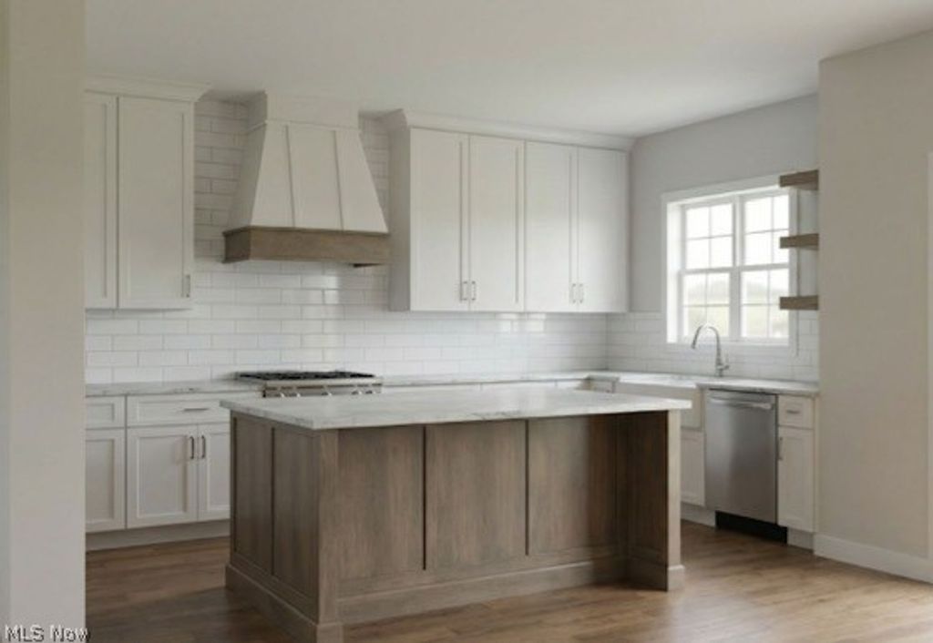 Photo of 553 Woodlands Glen Avenue, Hartville, OH 44632 (MLS # 5200860)