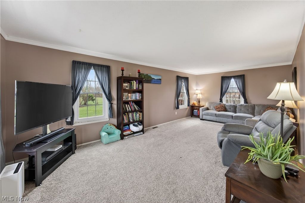 Photo of 30 Chelmsford Drive, Aurora, OH 44202 (MLS # 5192482)