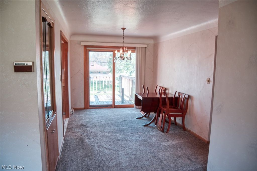 Photo of 333 E Ridgewood Drive, Seven Hills, OH 44131 (MLS # 5192222)