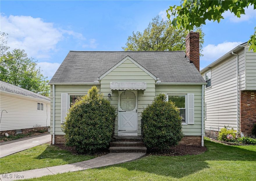 Welcome to this well maintained 2 bedroom, 2 bath home located in Lyndhurst with a cozy layout, solid bones, a 2 car garage, this home officers incredible potential to make it your own