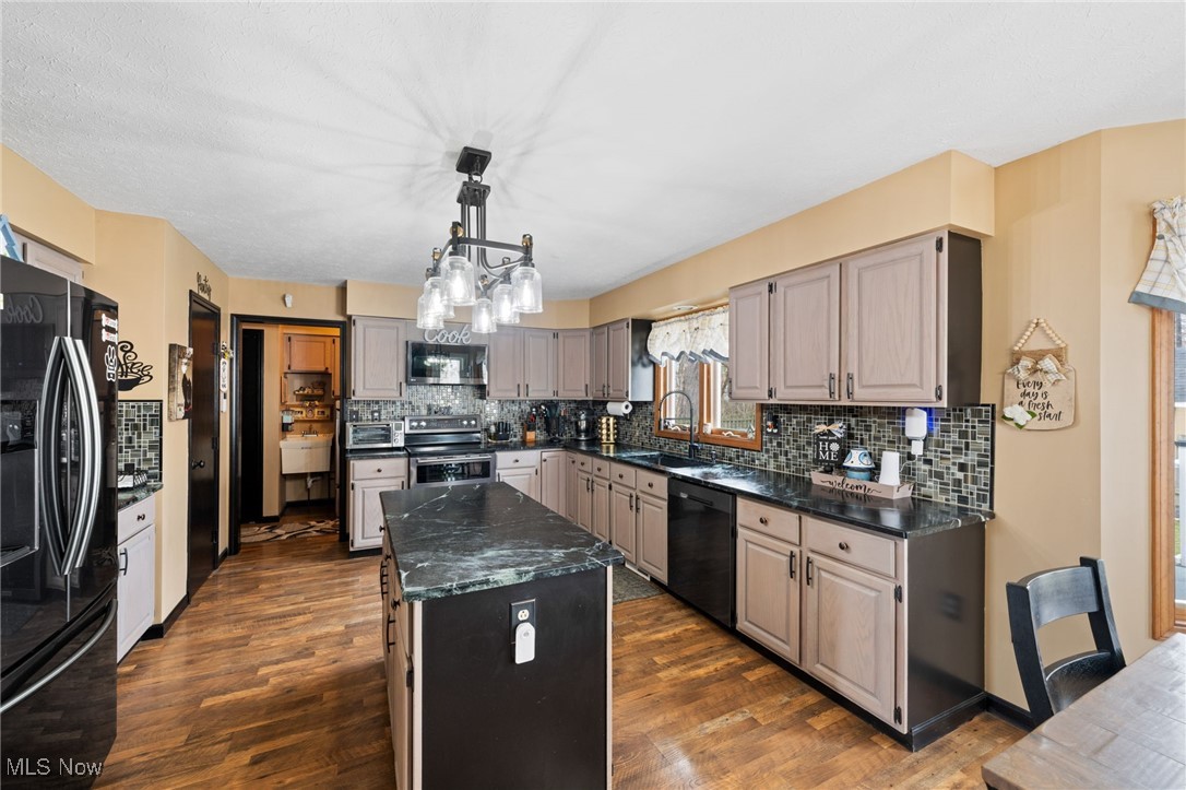 622 Harris Road, Sheffield Lake, Ohio image 10