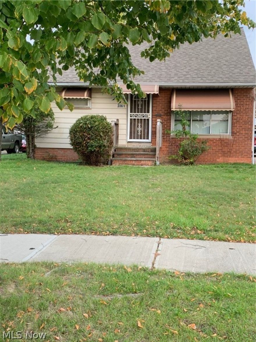 Ready to move before the new year? Come and see this 3 bedroom freshly painted home. New furnace and hot water tank installed in 2017, new roof installed in 2012. Newly updated kitchen and bath. new dishwasher will be installed before closing.