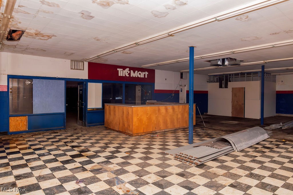 Connecticut Western Reserve - Commercial Sale