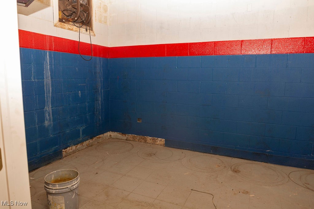 Connecticut Western Reserve - Commercial Sale