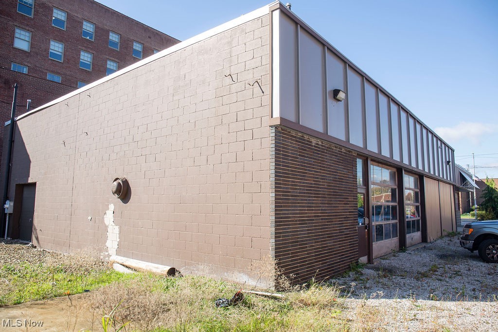 Connecticut Western Reserve - Commercial Sale