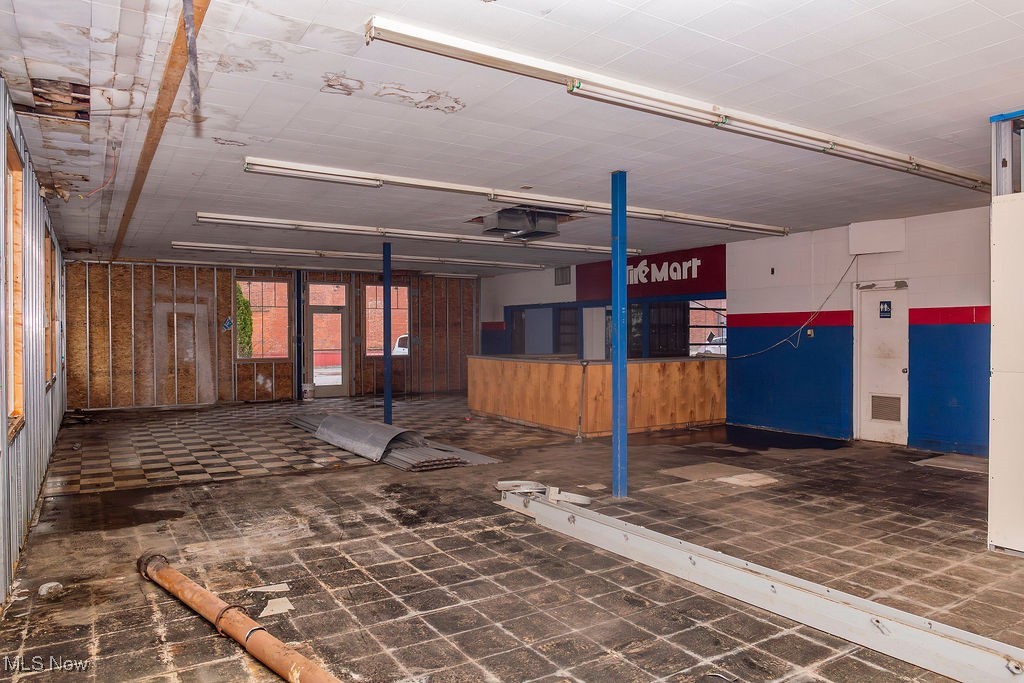 Connecticut Western Reserve - Commercial Sale