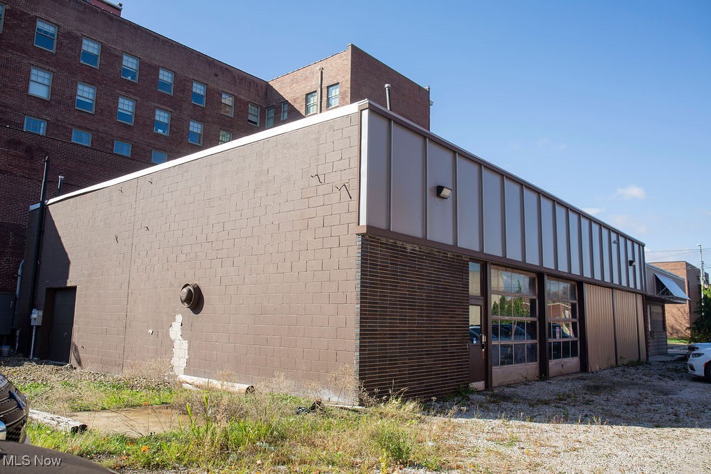 Connecticut Western Reserve - Commercial Sale