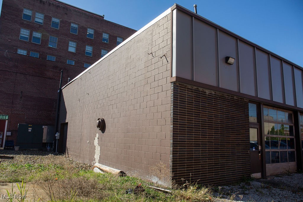 Connecticut Western Reserve - Commercial Sale