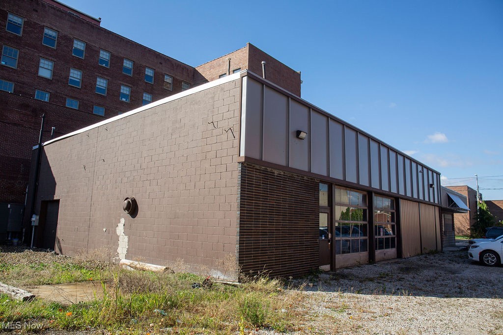 Connecticut Western Reserve - Commercial Sale