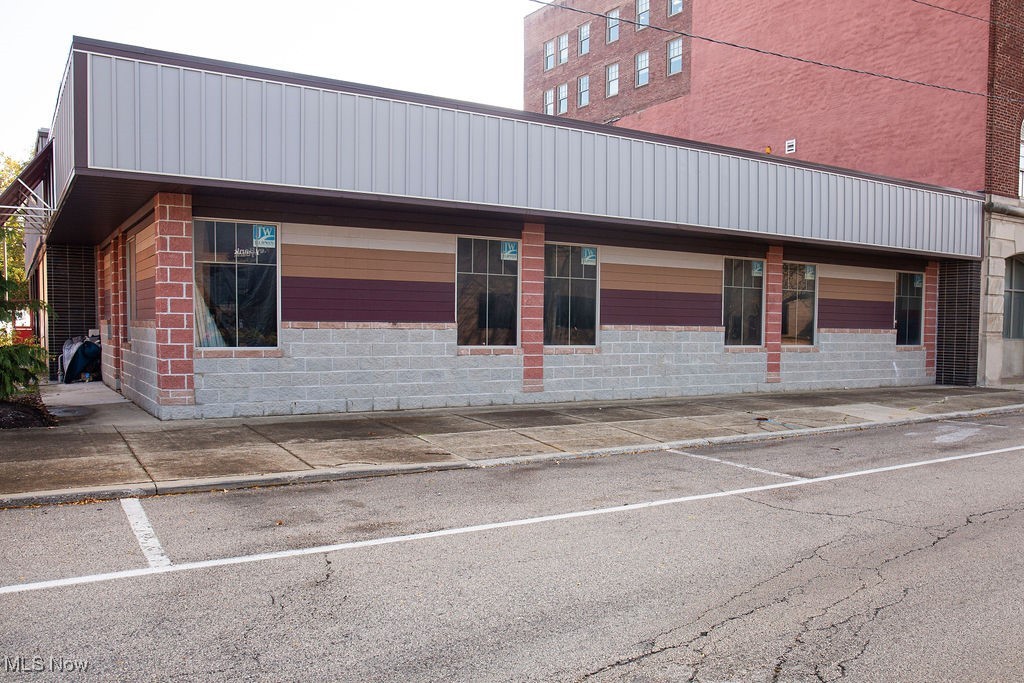 Connecticut Western Reserve - Commercial Sale