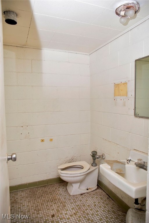 Connecticut Western Reserve - Commercial Sale