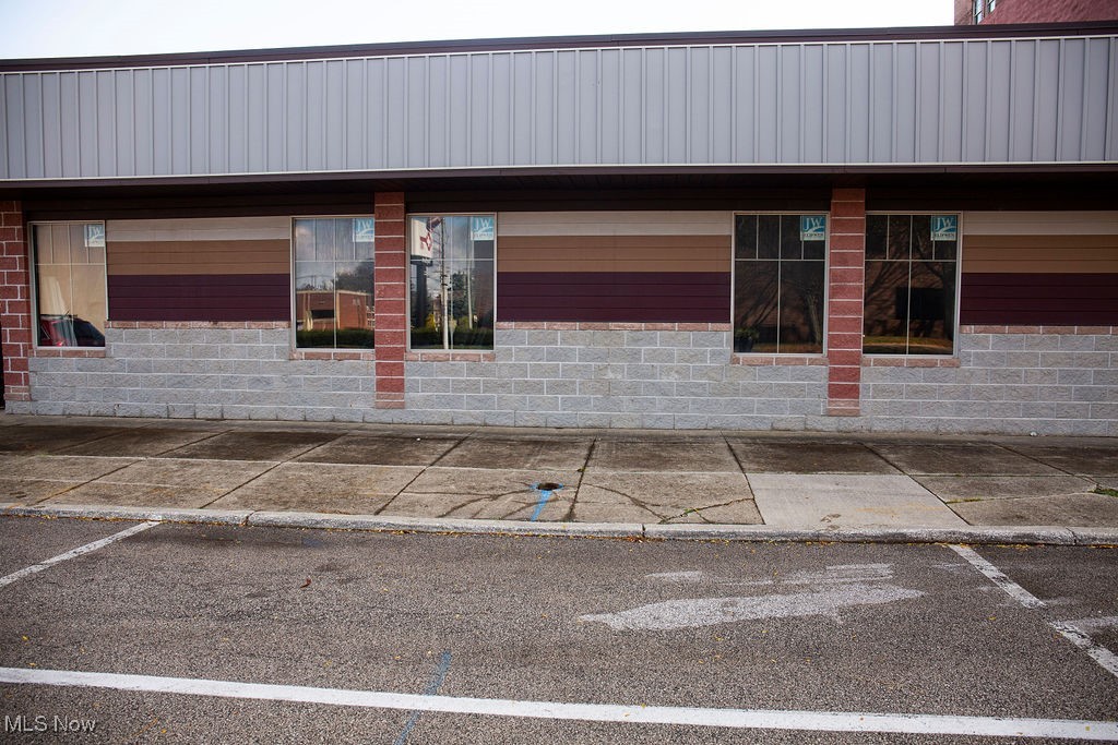 Connecticut Western Reserve - Commercial Sale