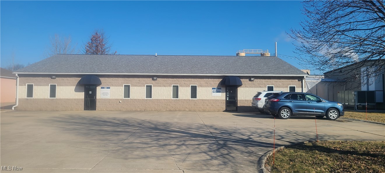 123 Reaser Court, Elyria, OH 44035 Available immediately. Space consists of 225 sqft. lobby, entrance area, and a 260 sqft. dual office with two entrances. 485 sqft. total.Electric, gas, water, and high-speed fiber internet included. This is a multi-tenant building. Common areas include the kitchen, hallways, and ADA-compliant bathrooms. Ample parking is available. It is highly visible, and the building is located across from the E-check station. One month's security deposit required.