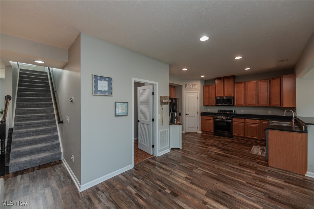 9071 Stonegate Circle, North Ridgeville, Ohio image 11