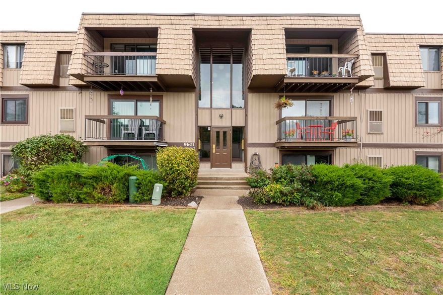 Welcome to this cozy 2-bedroom, 1.5-bath condo in Sunrise Cove! This condo features a spacious living room that is perfect for relaxing or entertaining guests. The kitchen includes sleek stainless steel appliances and ample counter space. The living room sliding patio door leads to a small, private patio where you can enjoy your morning coffee. The main bedroom boasts a walk-in closet, offering plenty of storage space. The community amenities include an in-ground pool, basketball and tennis courts, adding to the outdoor enjoyment. A detached one-car garage provides added convenience. This charming condo is ready for your personal touch!