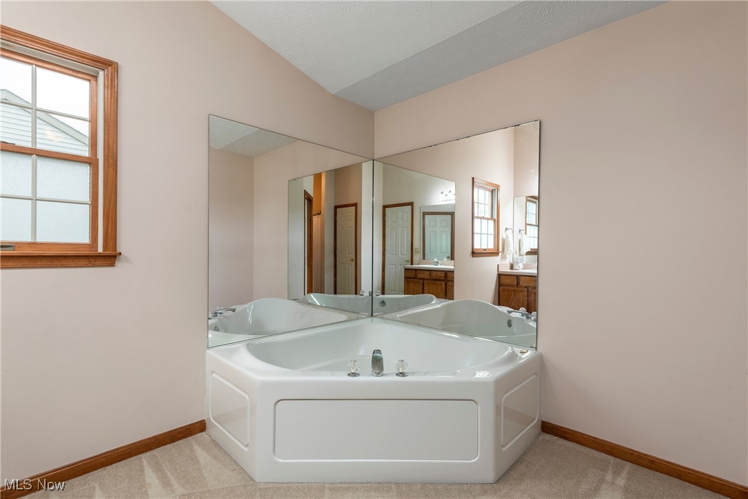 8373 Forest View Drive, Olmsted Falls, Ohio image 38