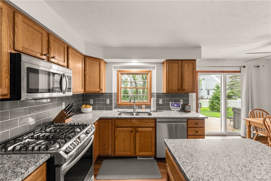 8373 Forest View Drive, Olmsted Falls, Ohio image 19