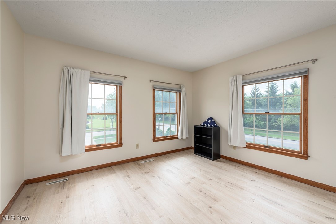 8373 Forest View Drive, Olmsted Falls, Ohio image 41