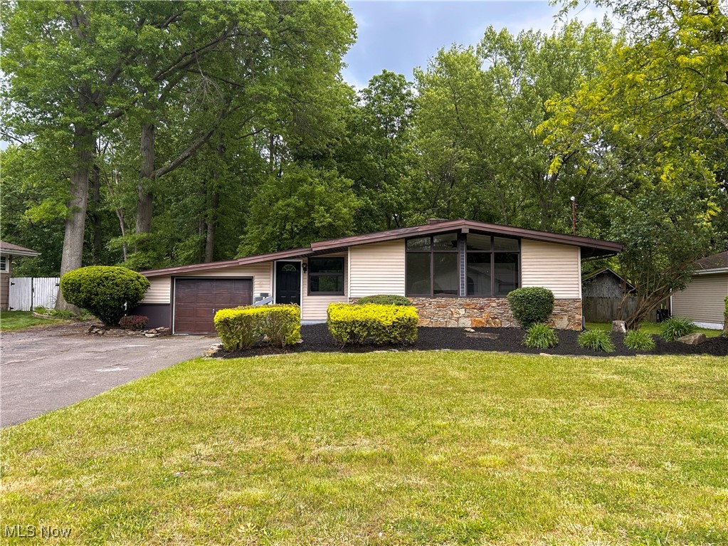837 Pinecrest Road, Girard, Ohio image 1